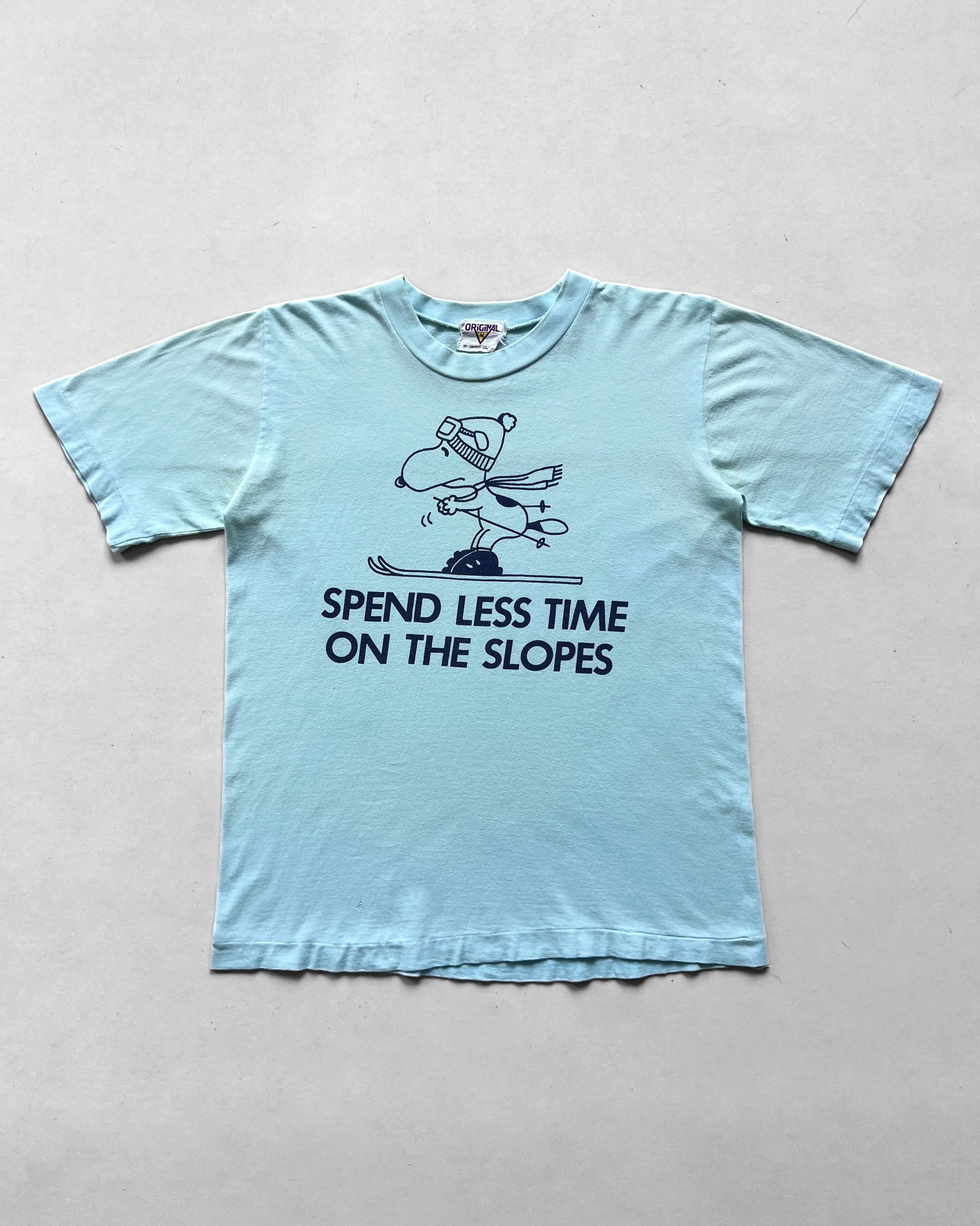1970S SNOOPY 'SPEND LESS TIME ON THE SLOPES' TEE (M)
