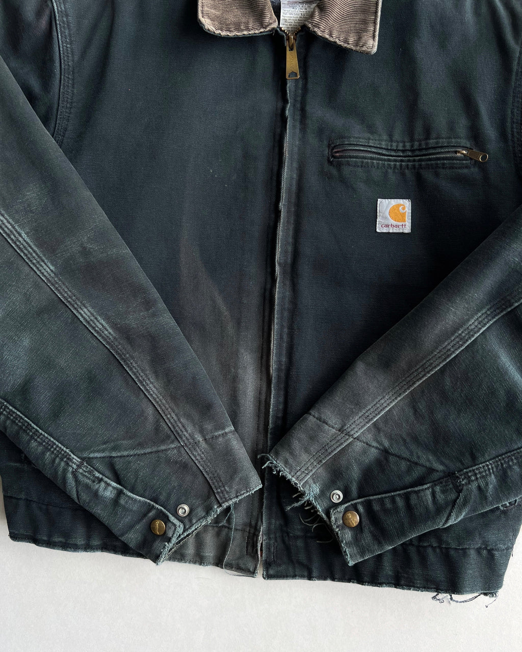 SUN FADED BLACK CARHARTT DETROIT WORK JACKET (M/L)