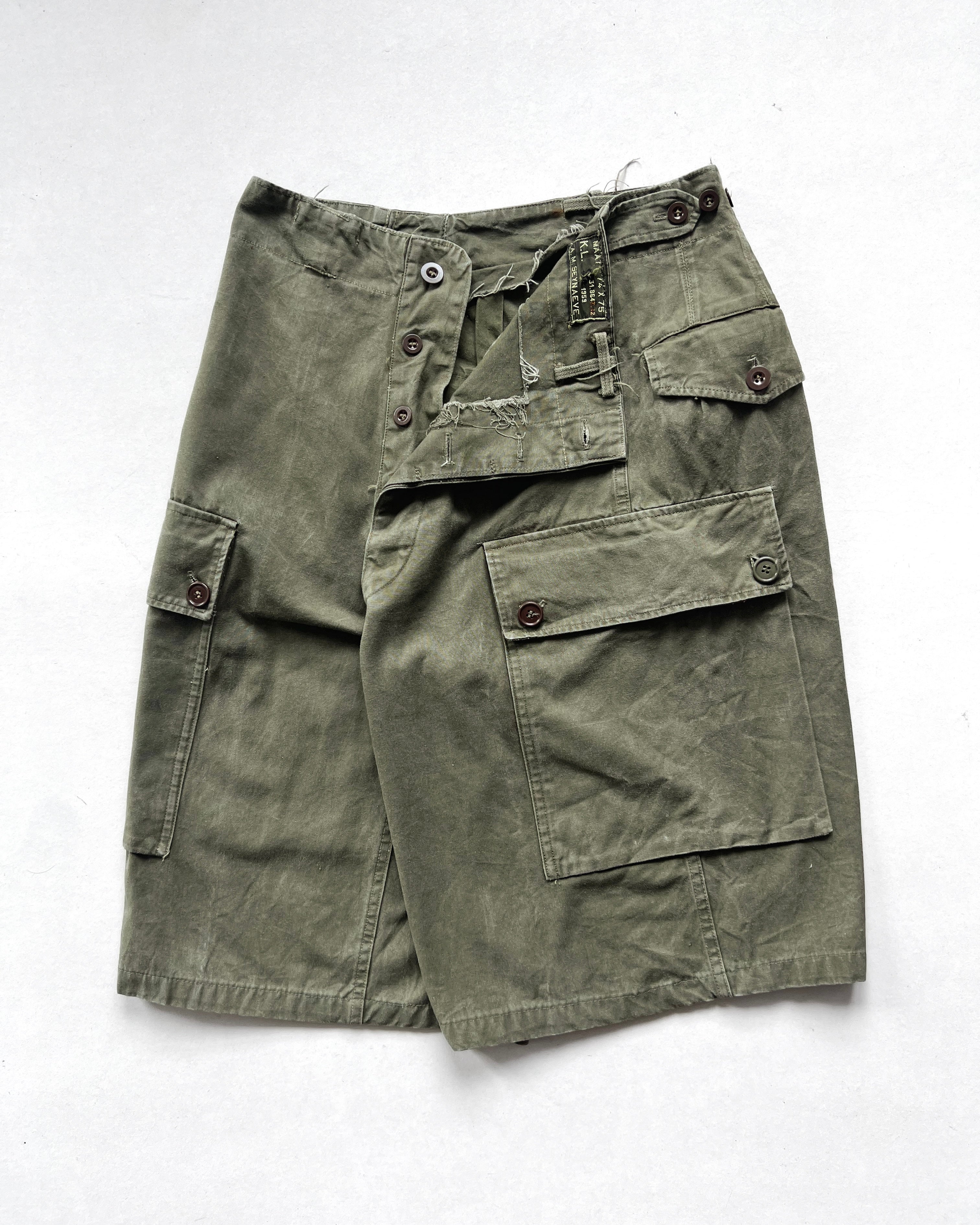 1950S DUTCH ARMY CARGO SHORTS (26-32)