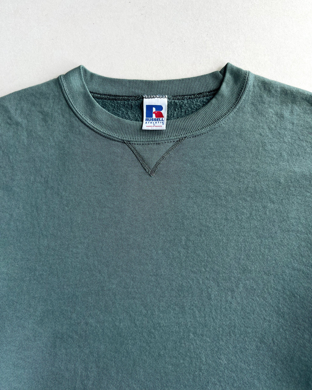 1990S RUSSELL DUST GREEN BLANK SWEATSHIRT (L)