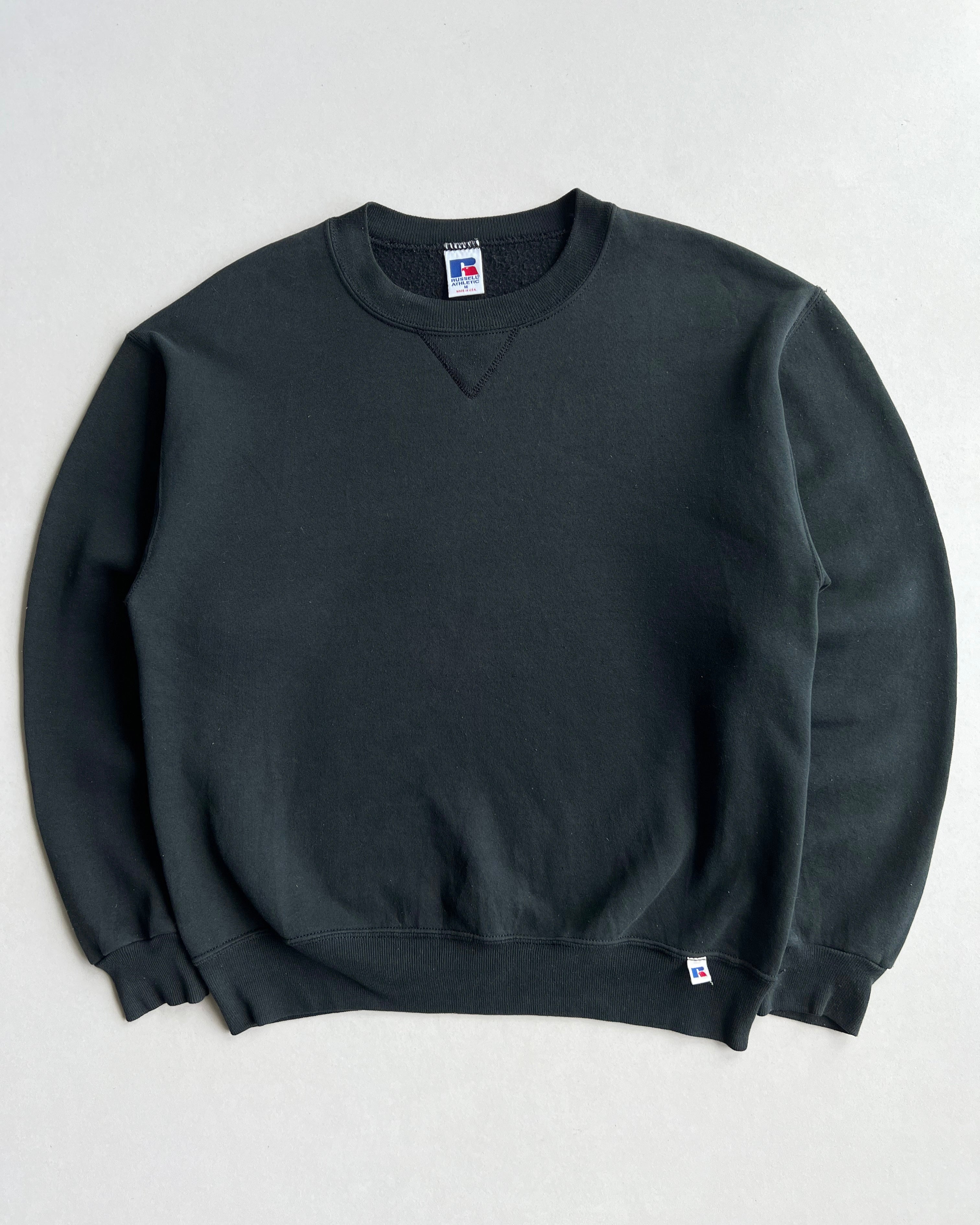 Black shop russell sweatshirt