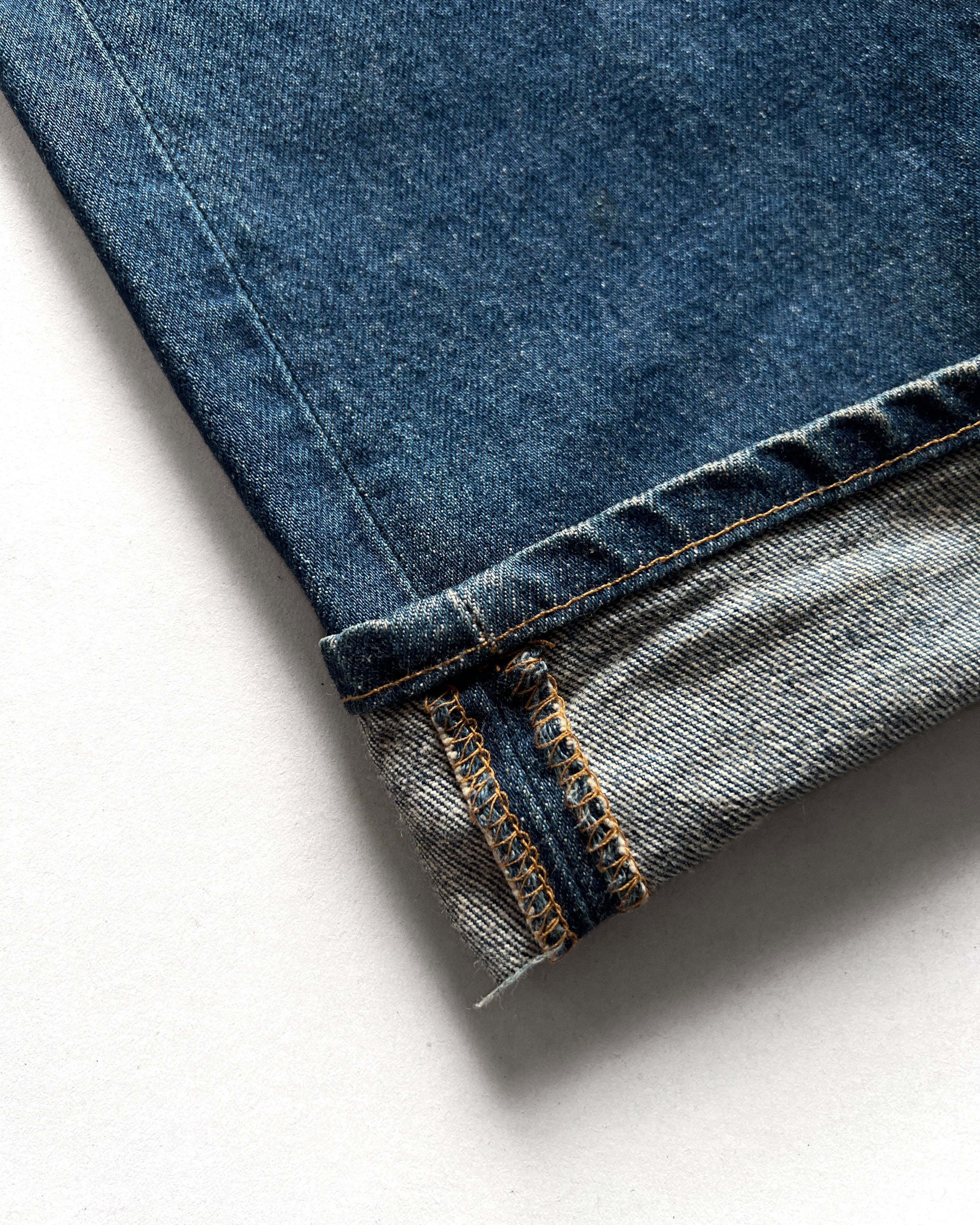 1990S DARK WASHED LEVI'S 501 JEANS (33)