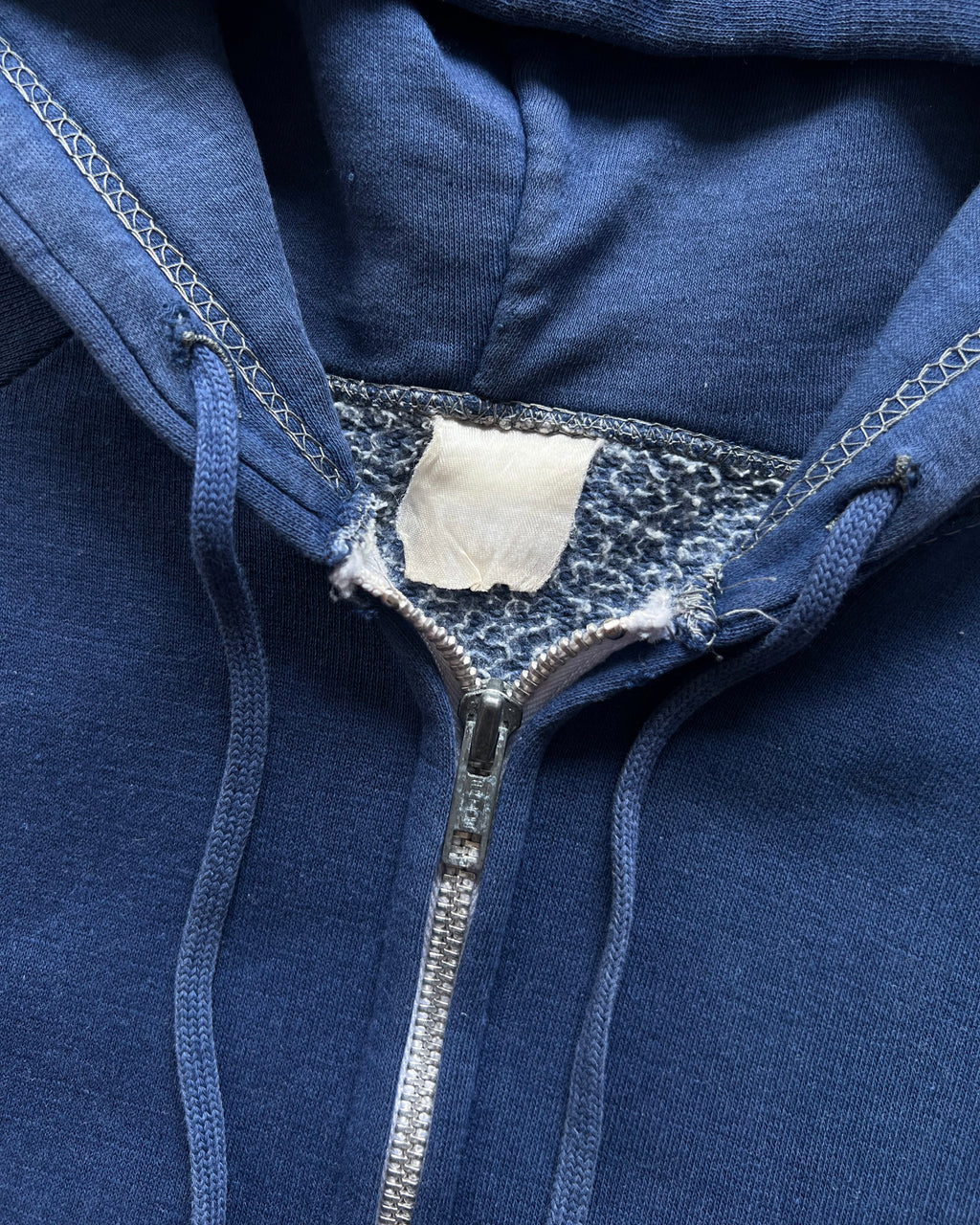 1970S FADED BLUE ZIP-UP BLANK HOODIE (M)