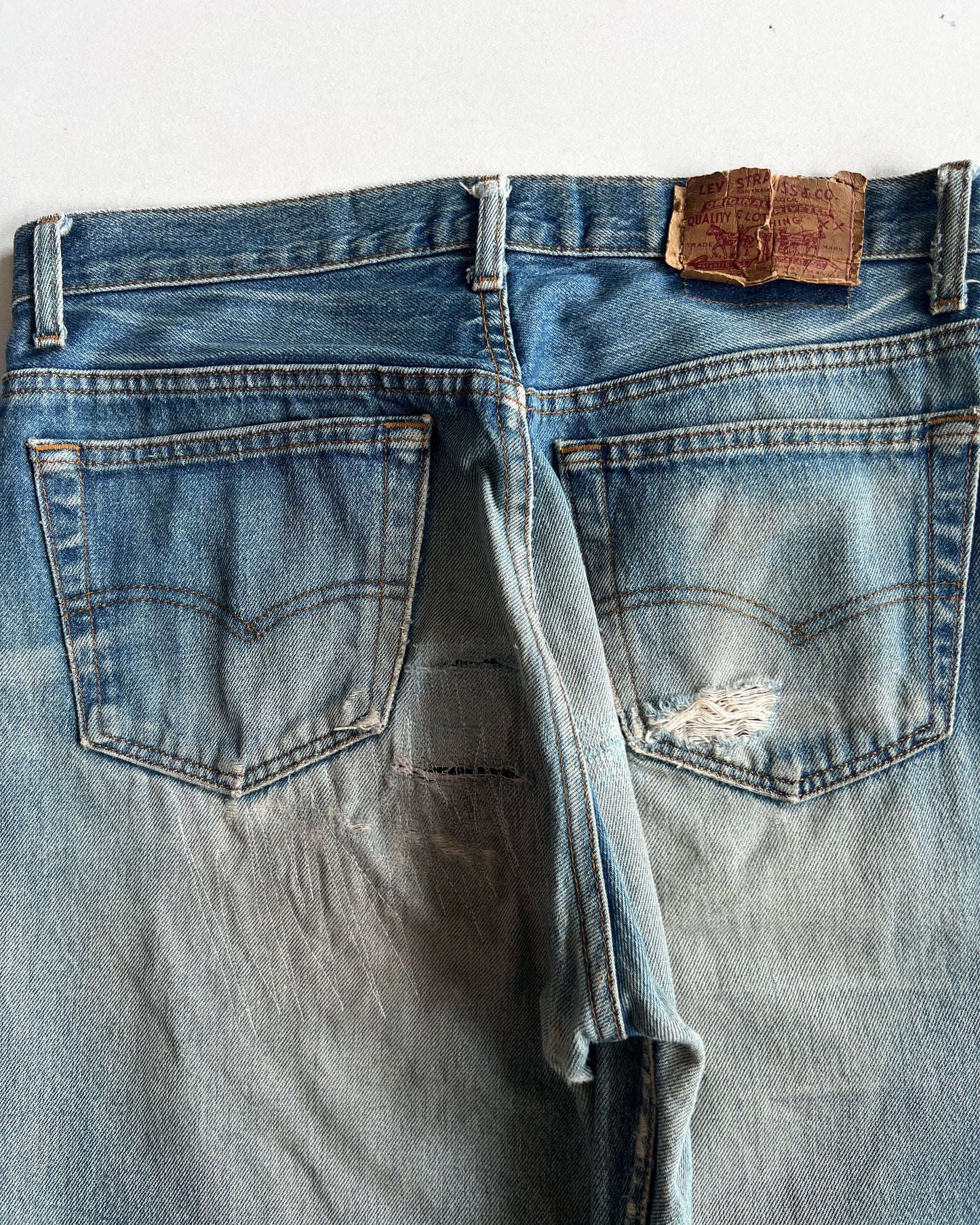 1990S FADED LEVI'S 501 JEANS (33)