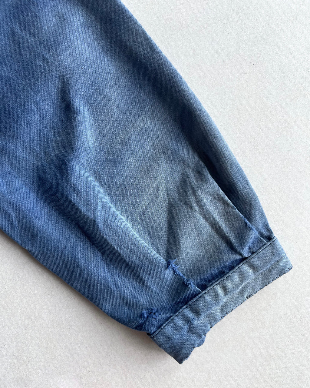 1950S FADED ROUND COLLAR FRENCH WORK CHORE JACKET (M)