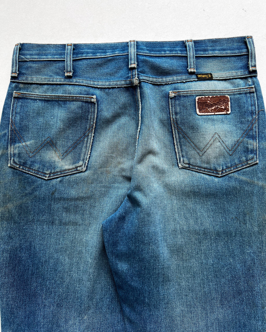 1970S MUD WASHED WRANGLER FLARE DISTRESSED JEANS (34)