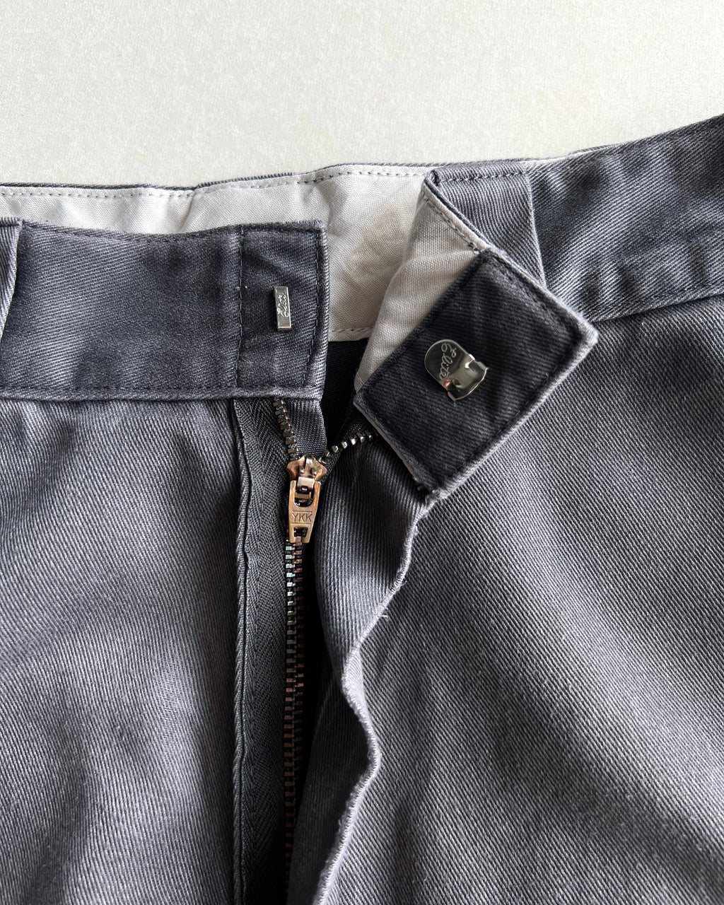 1990S FADED GREY DICKIES JORTS (31X00)