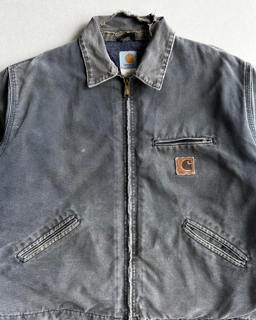 1990S FADED GREY CARHARTT DETROIT DISTRESSED WORK JACKET (XL)