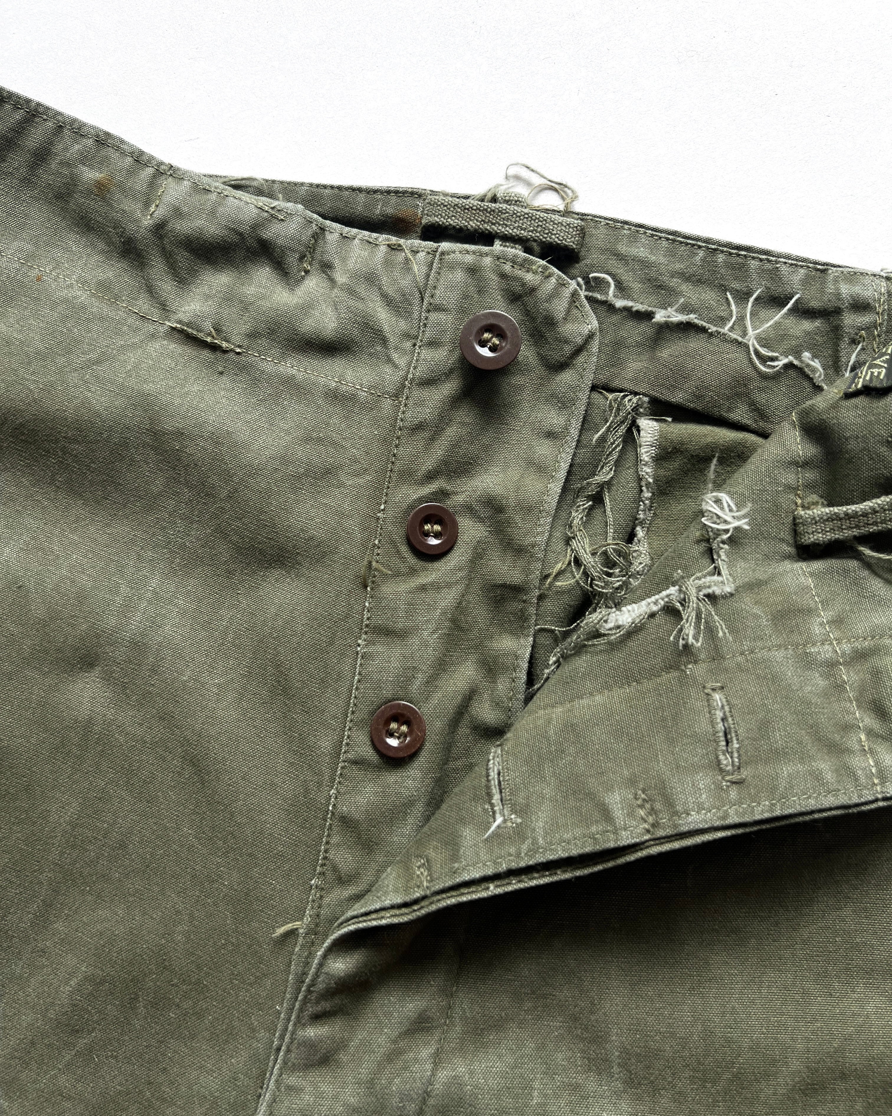 1950S DUTCH ARMY CARGO SHORTS (26-32)