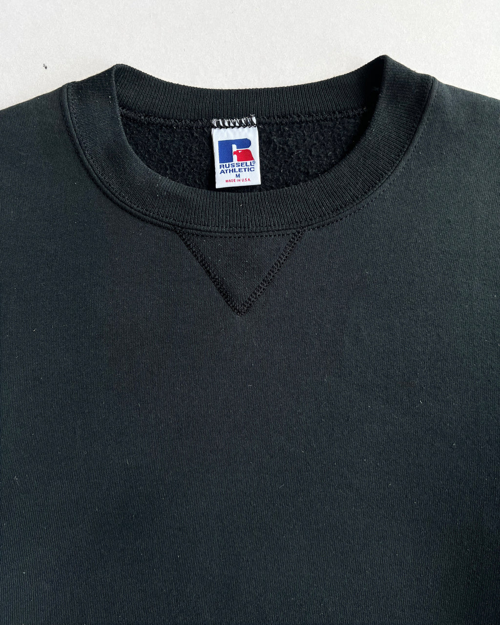 1990S RUSSELL BLACK BLANK SWEATSHIRT (M)