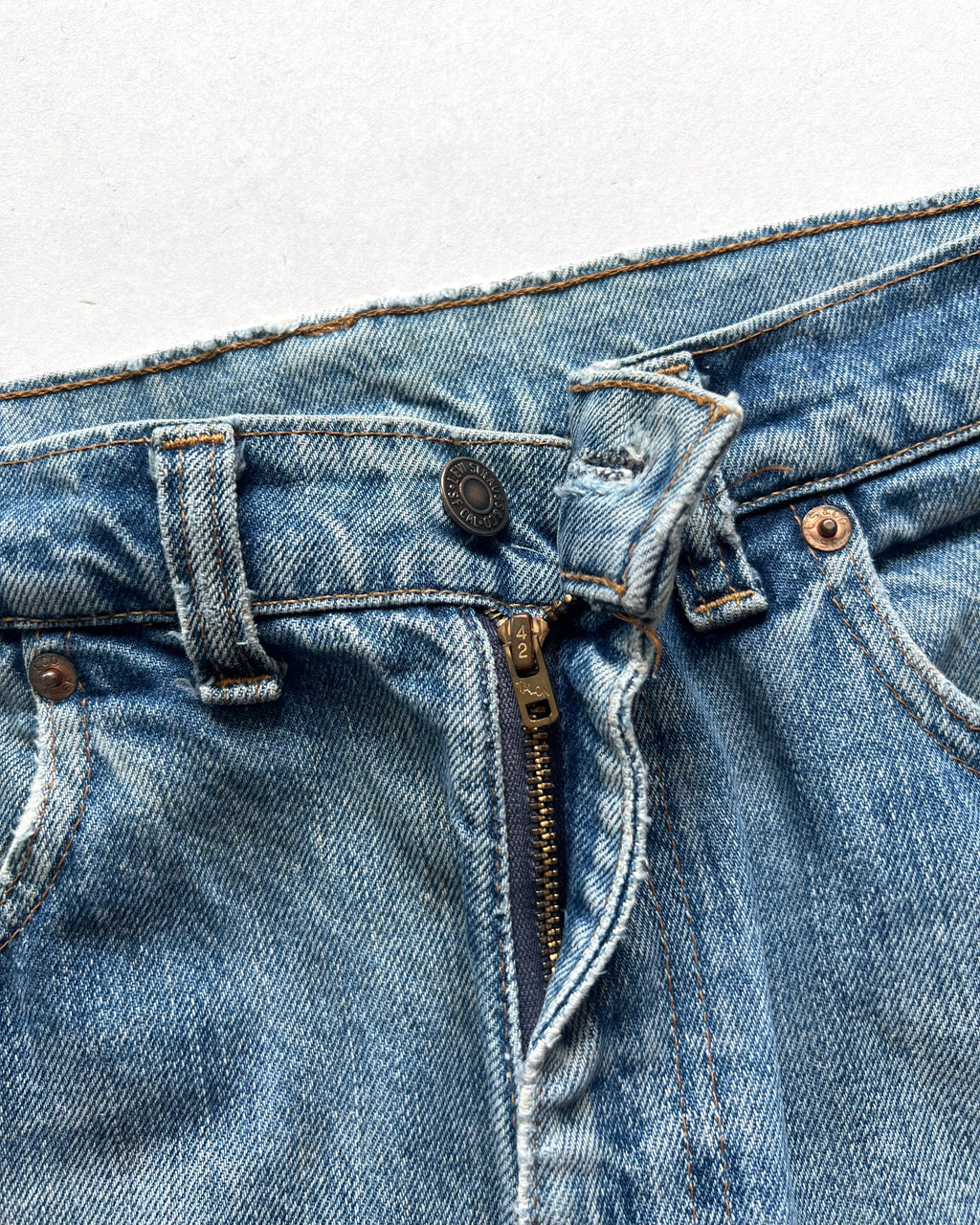 1970S FADED LEVI'S 517 FLARE JEANS (33)