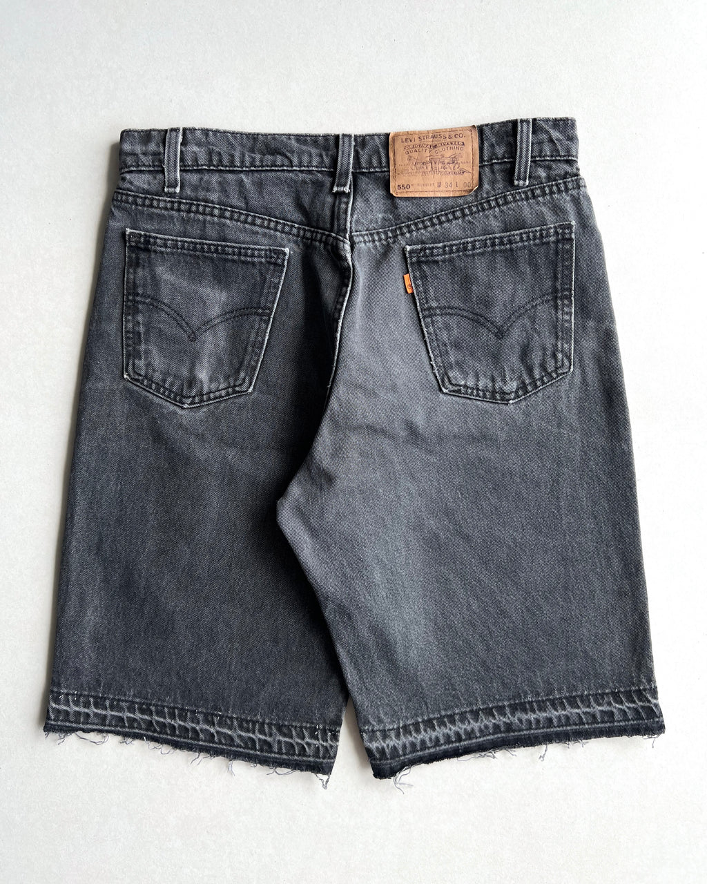 1990S FADED LEVI'S 550 RELEASED HEM SHORTS (34X00)