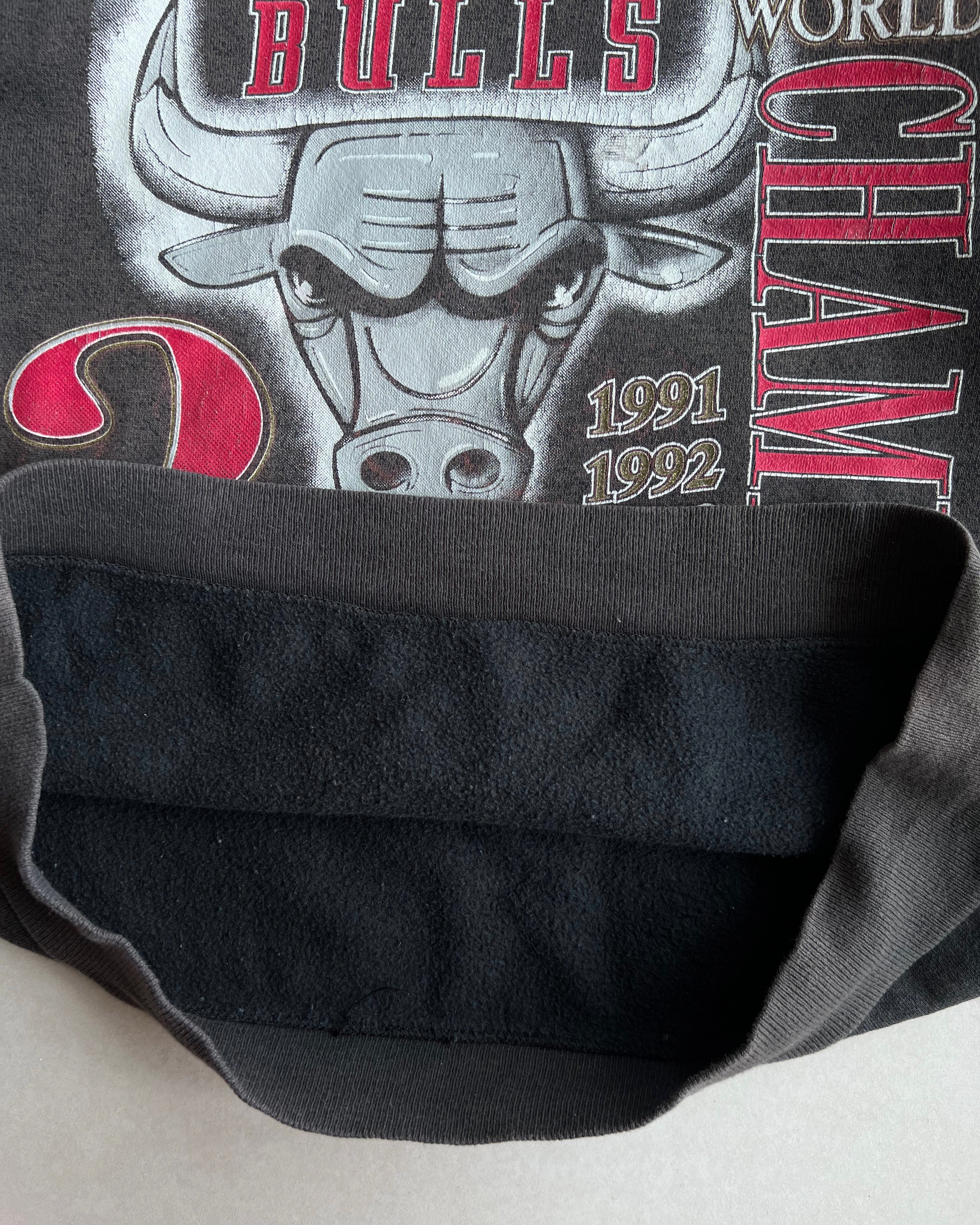 1990S CHICAGO BULL '3PEAT CHAMPIONS' RAGLAN SWEATSHIRT (M)