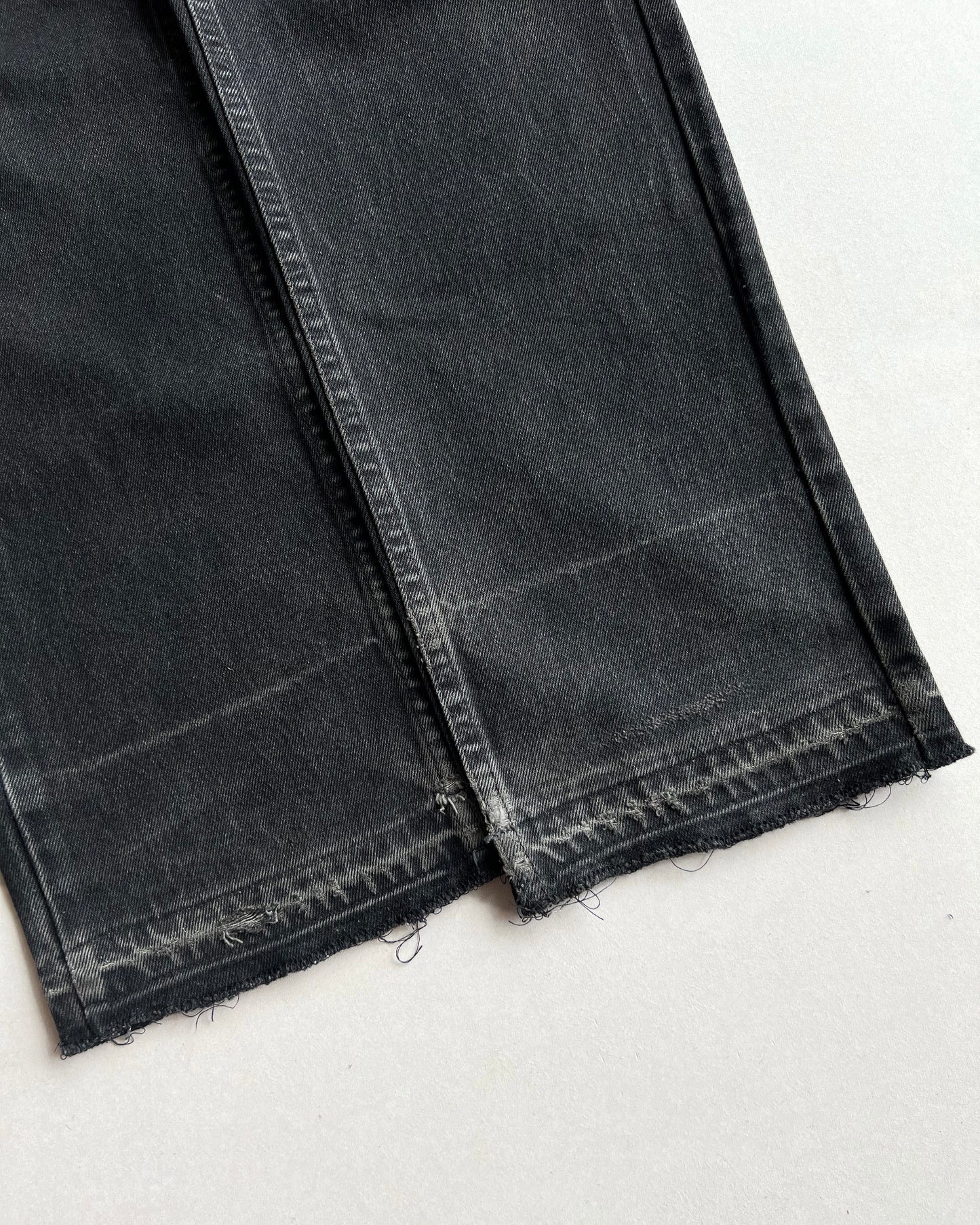 1990S FADED BLACK LEVI'S 505 RELEASED HEM JEANS (33X31)