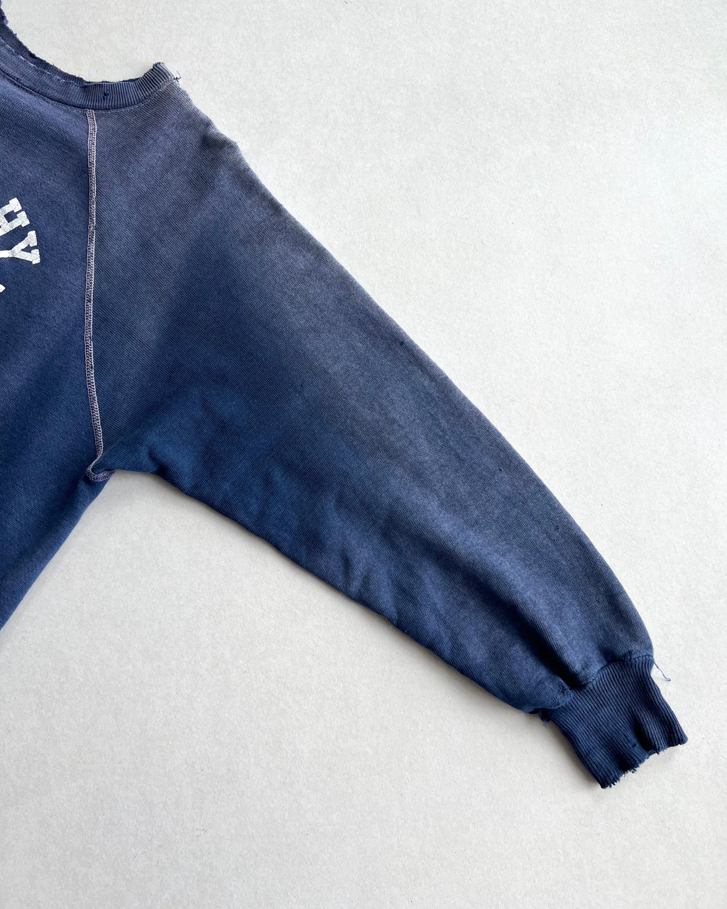 1960S SUN FADED 'CUDAHY LEAGUE' RAGLAN SWEATSHIRT (S/M)