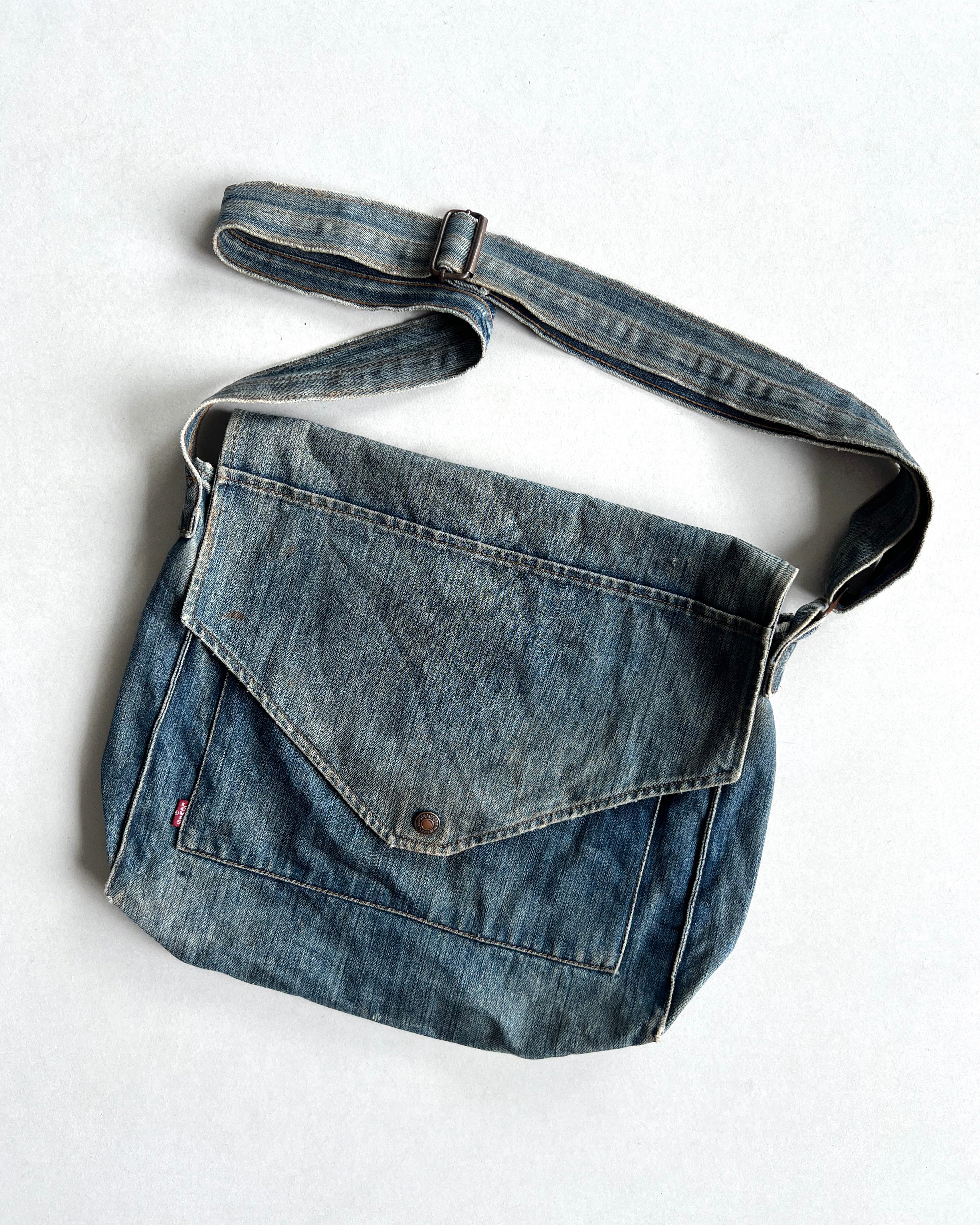 1980S FADED WASHED LEVI'S DENIM MESSENGER BAG (OS)