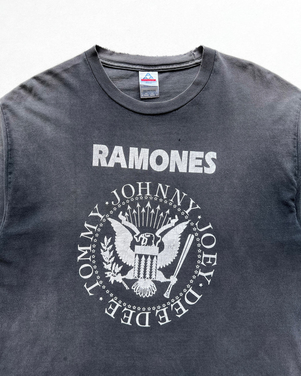 2000S SUN FADED 'RAMONES' BAND TEE (L)