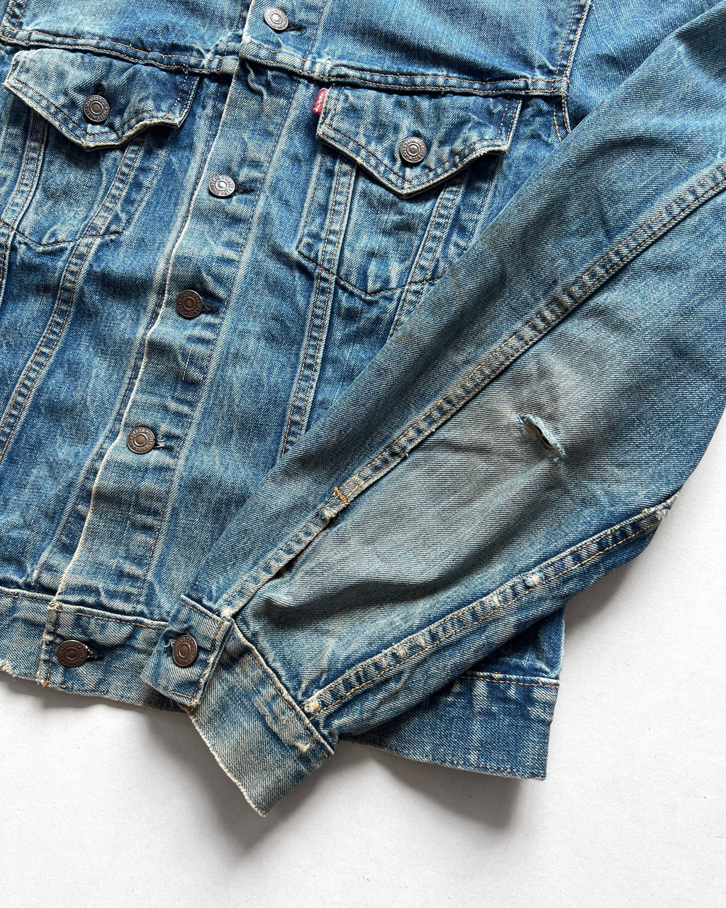 1960S SUN FADED LEVI'S BIG E TYPE III DENIM TRUCKER JACKET (L)