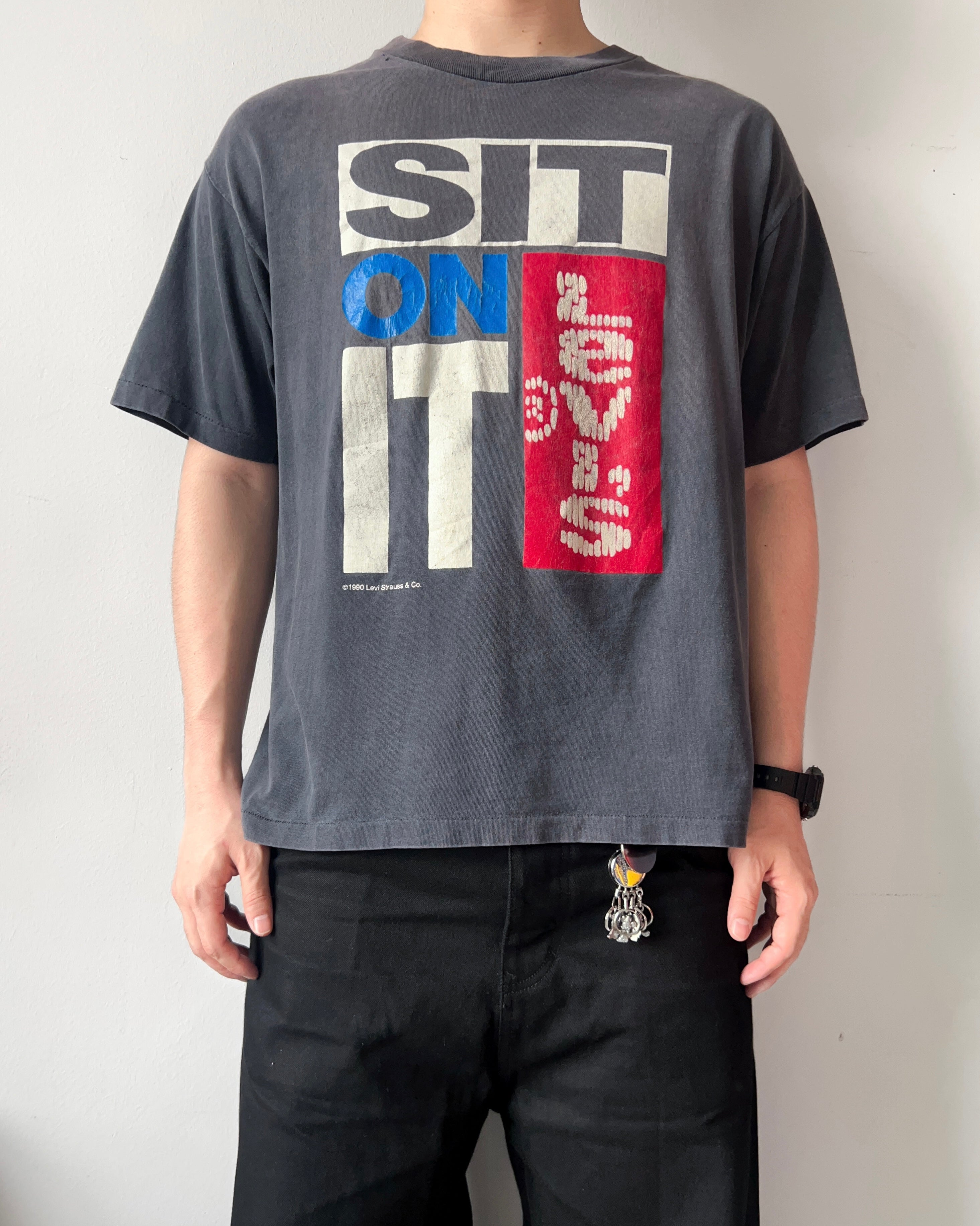 1990S FADED LEVI'S 'SIT ON IT' SINGLE STITCH TEE (L)