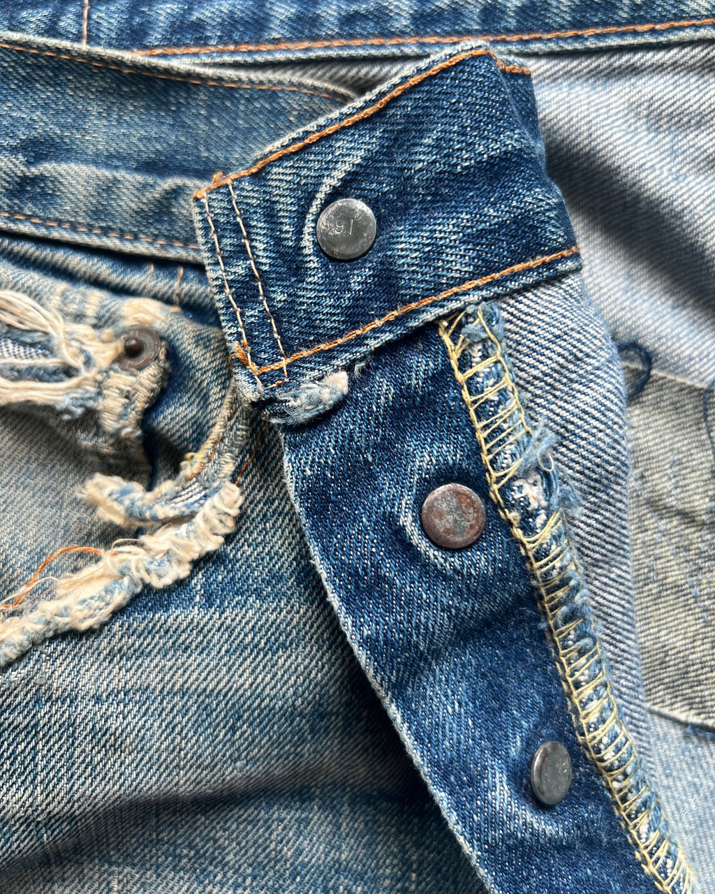 1970S FADED LEVI'S BIG E 501 REPAIRED SELVEDGE JEANS (36)
