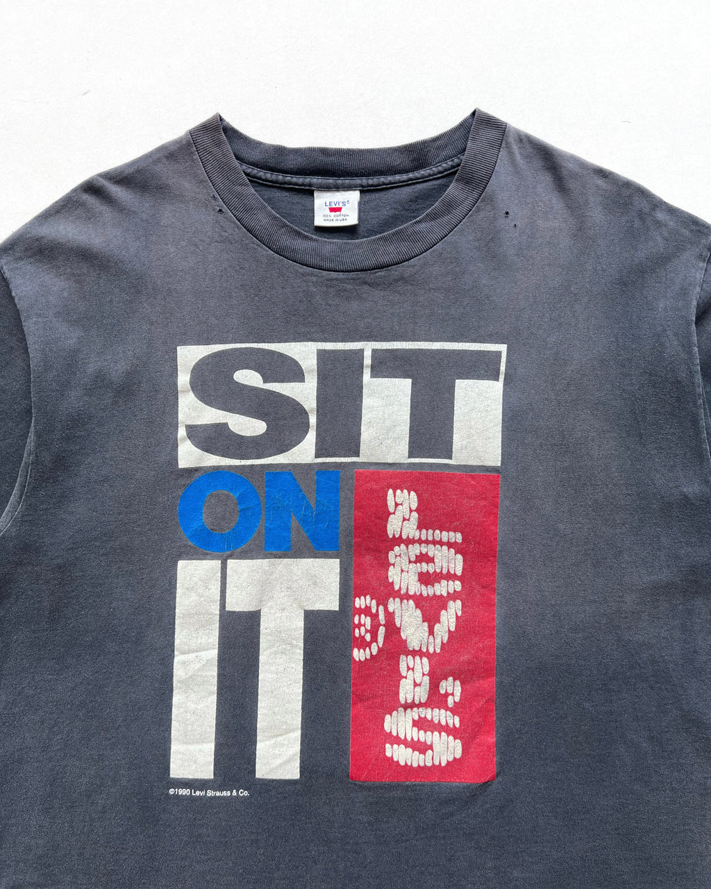 1990S FADED LEVI'S 'SIT ON IT' SINGLE STITCH TEE (L)
