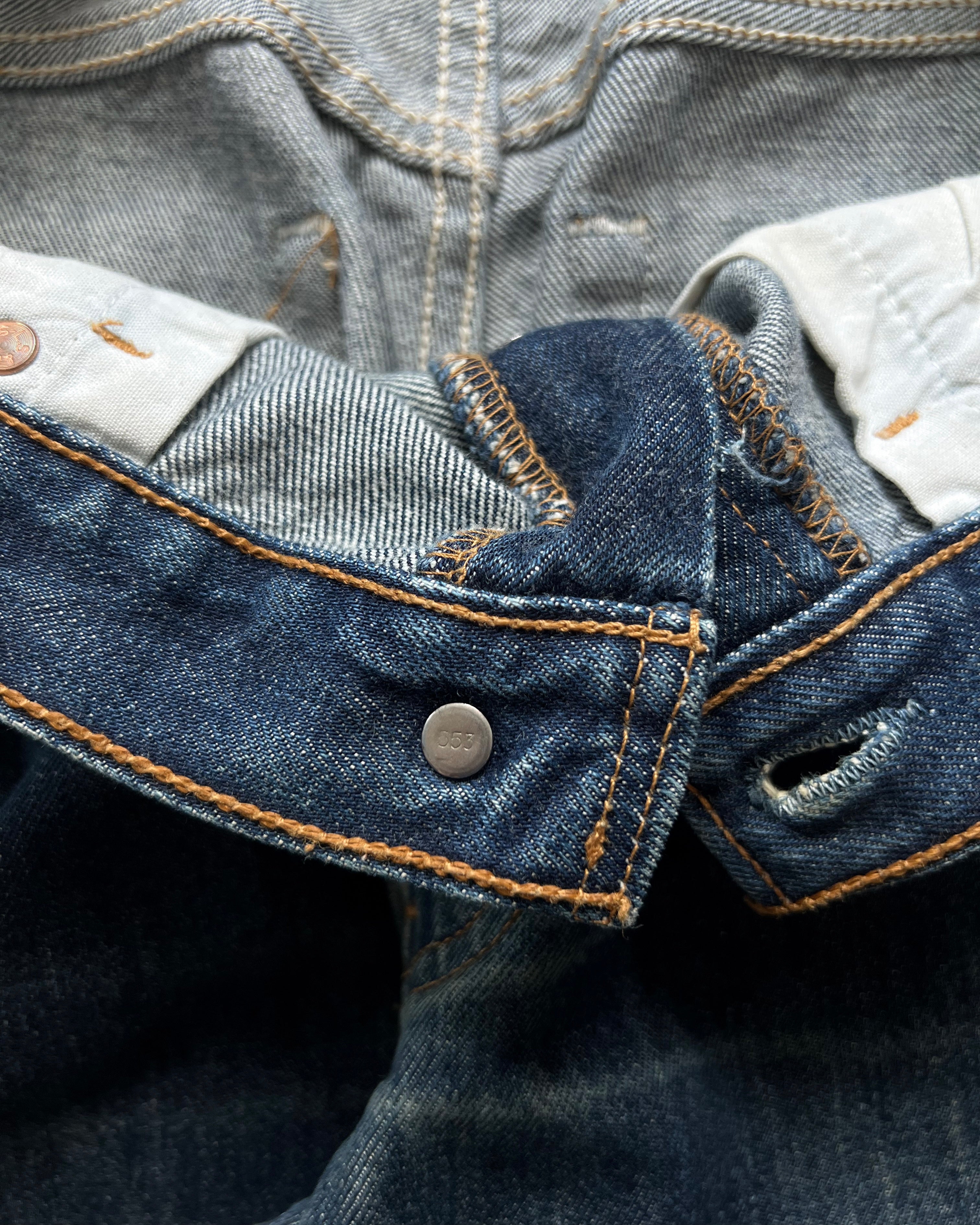 1990S DARK WASHED LEVI'S 501 JEANS (29)