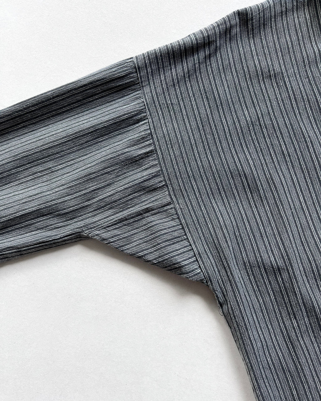 1960S FRENCH SALT & PEPPER STRIPES PULLOVER SHIRT (L)