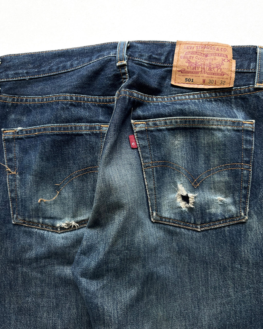 1990S DARK WASHED LEVI'S 501 JEANS (29)