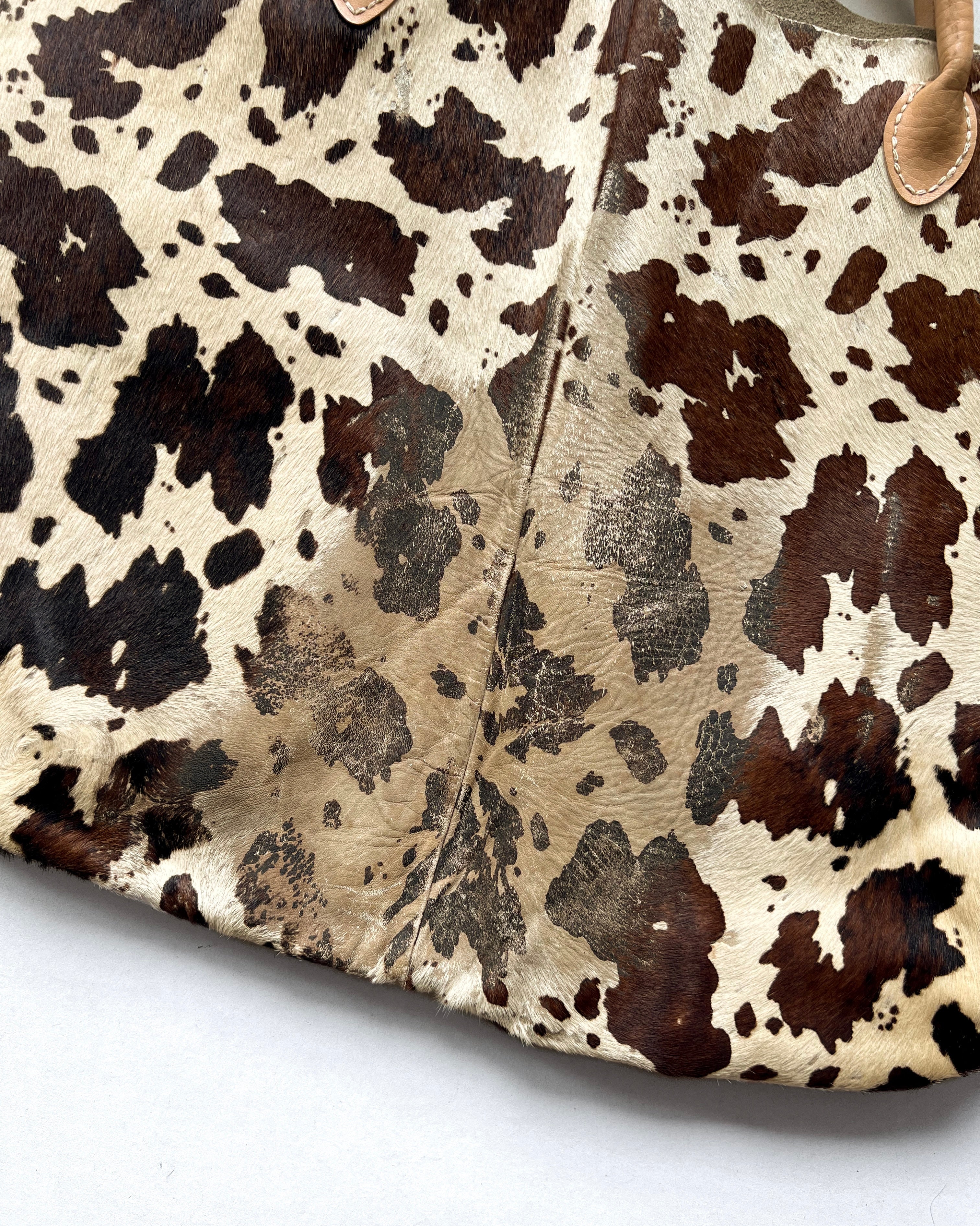 1970S COWHIDE HANDMADE LEATHER TOTE (OS)