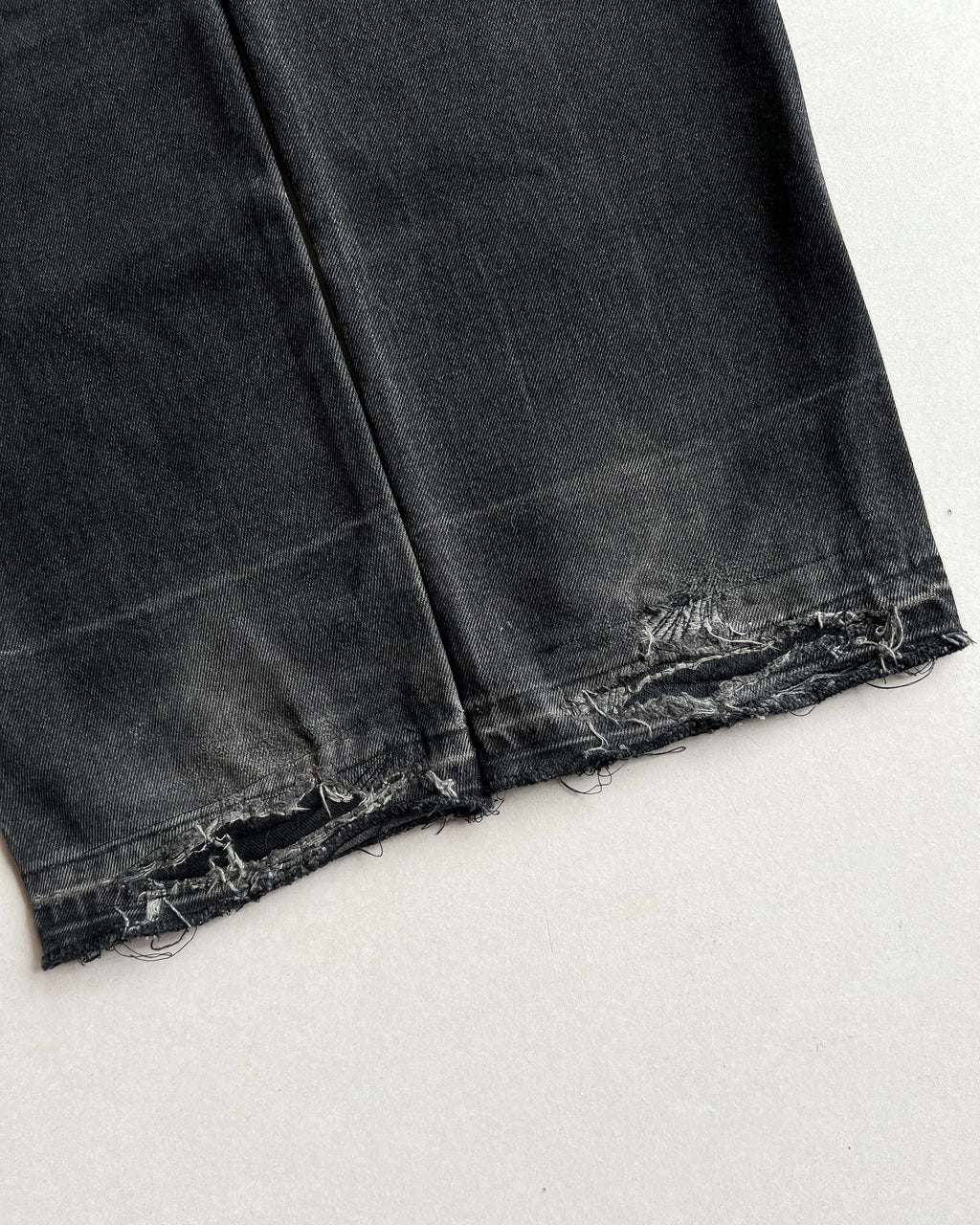 1990S FADED BLACK LEVI'S 505 RELEASED HEM JEANS (33X31)