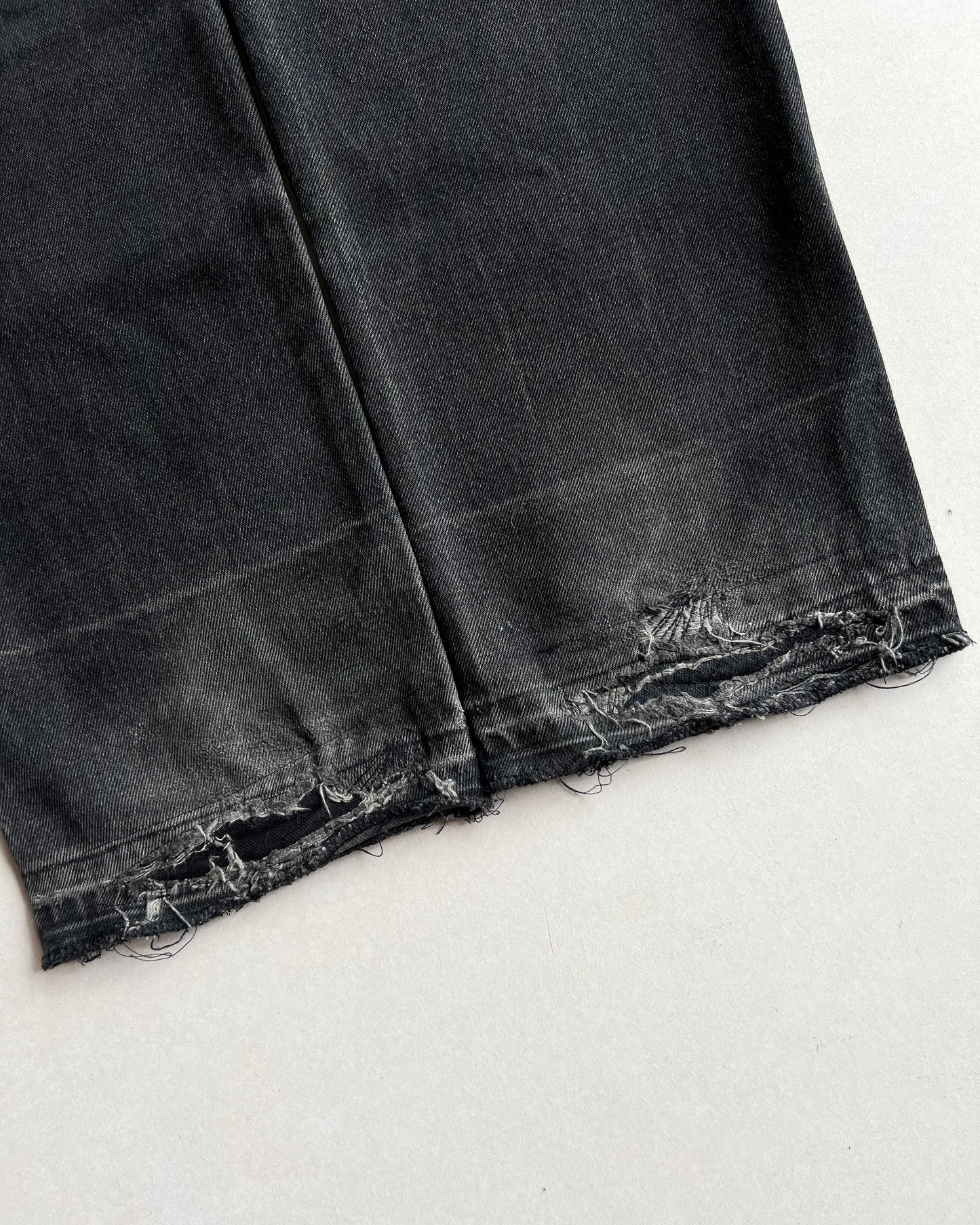 1990S FADED BLACK LEVI'S 505 RELEASED HEM JEANS (33X31)