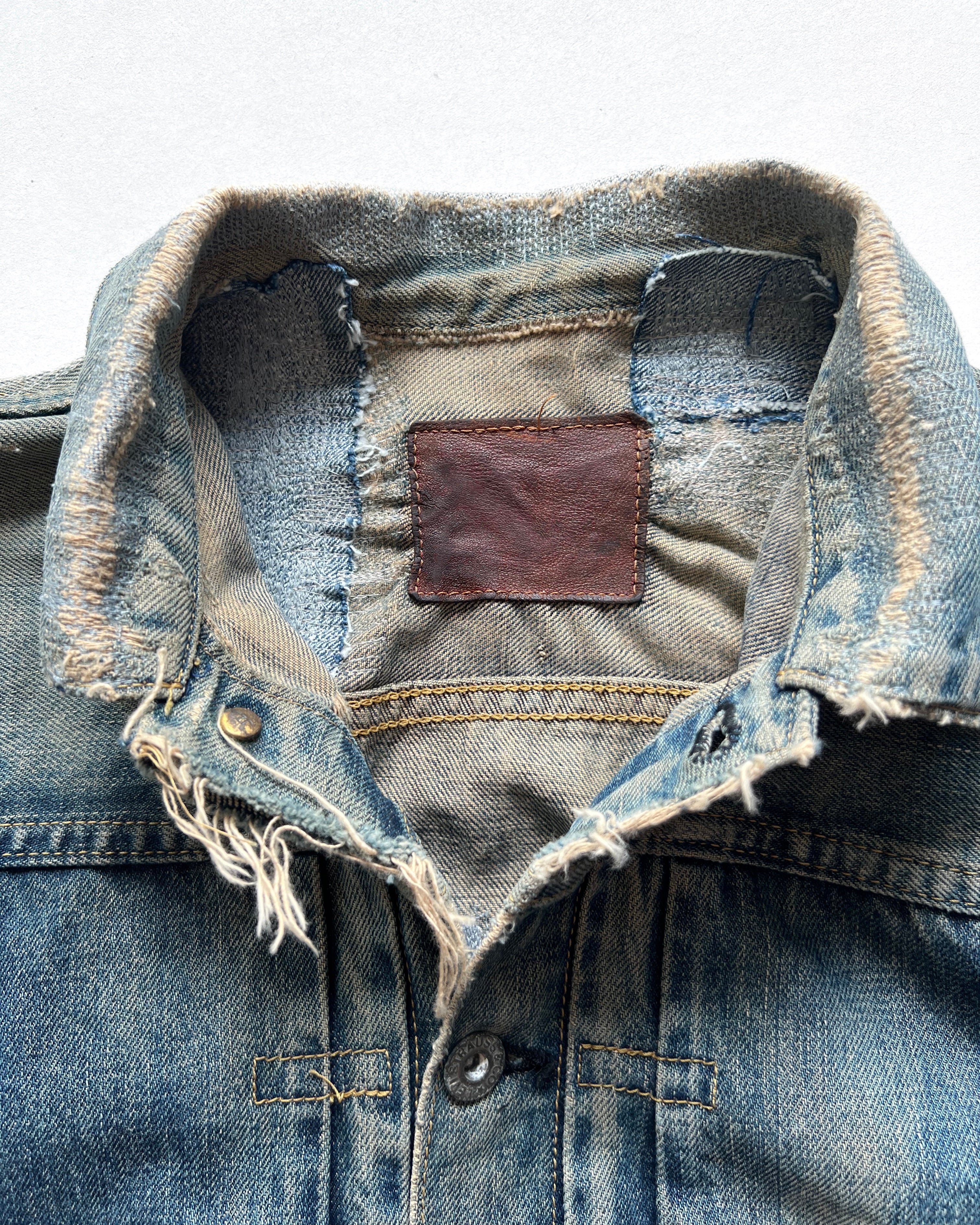 1990S FADED WASHED LEVI'S TYPE I SELVEDGE DENIM JACKET (M)