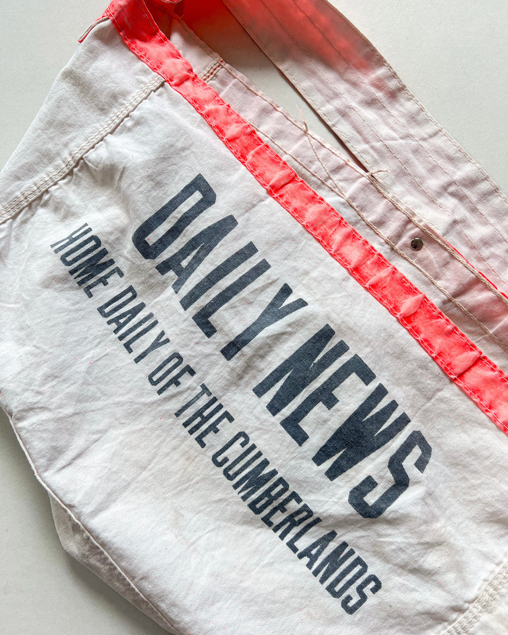 1960S 'DAILY NEWS OF CUMBERLANDS' NEWSPAPER BAG (OS)