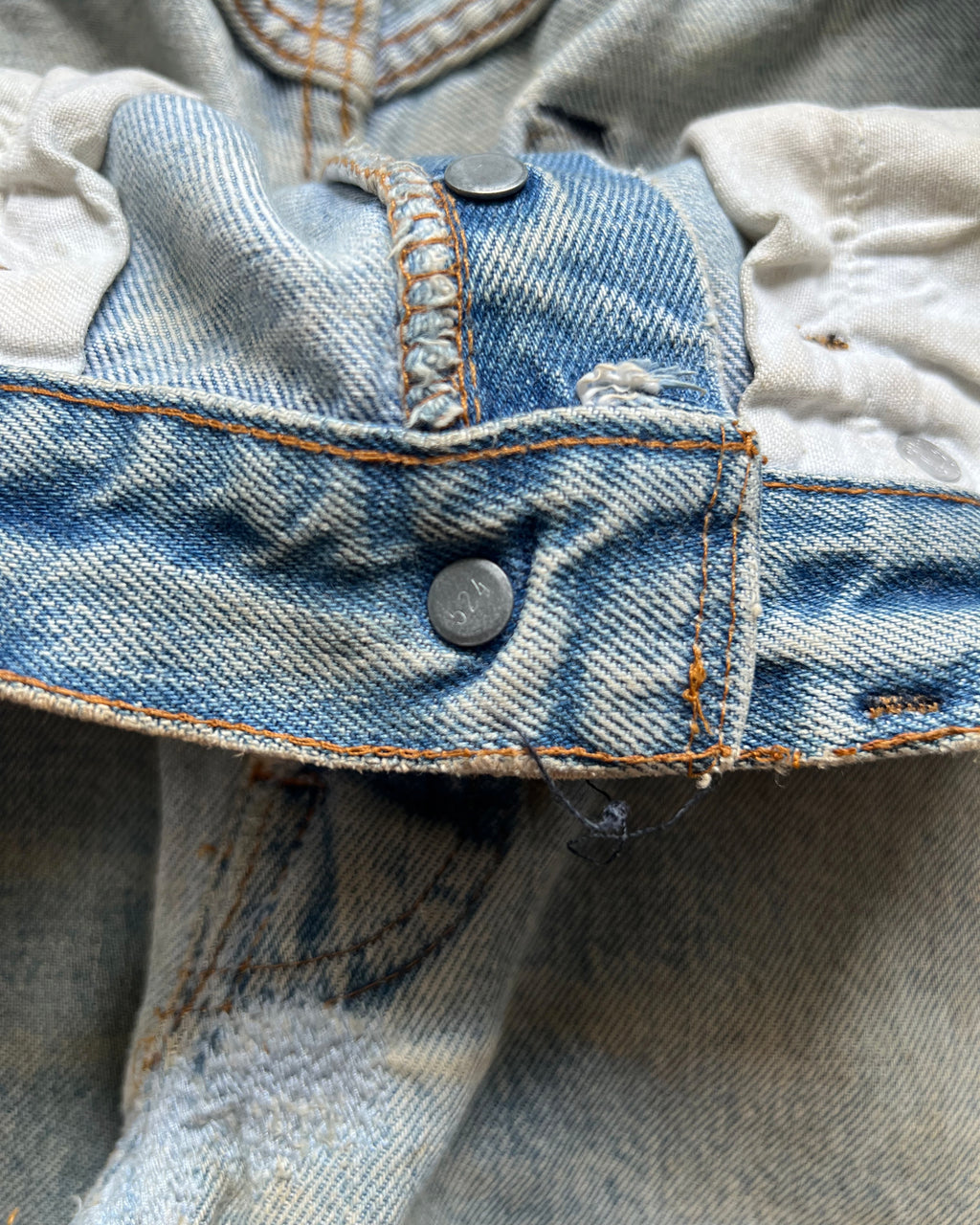 1980S LEVI'S 501 REDLINE SELVEDGE REPAIRED JEANS (32)