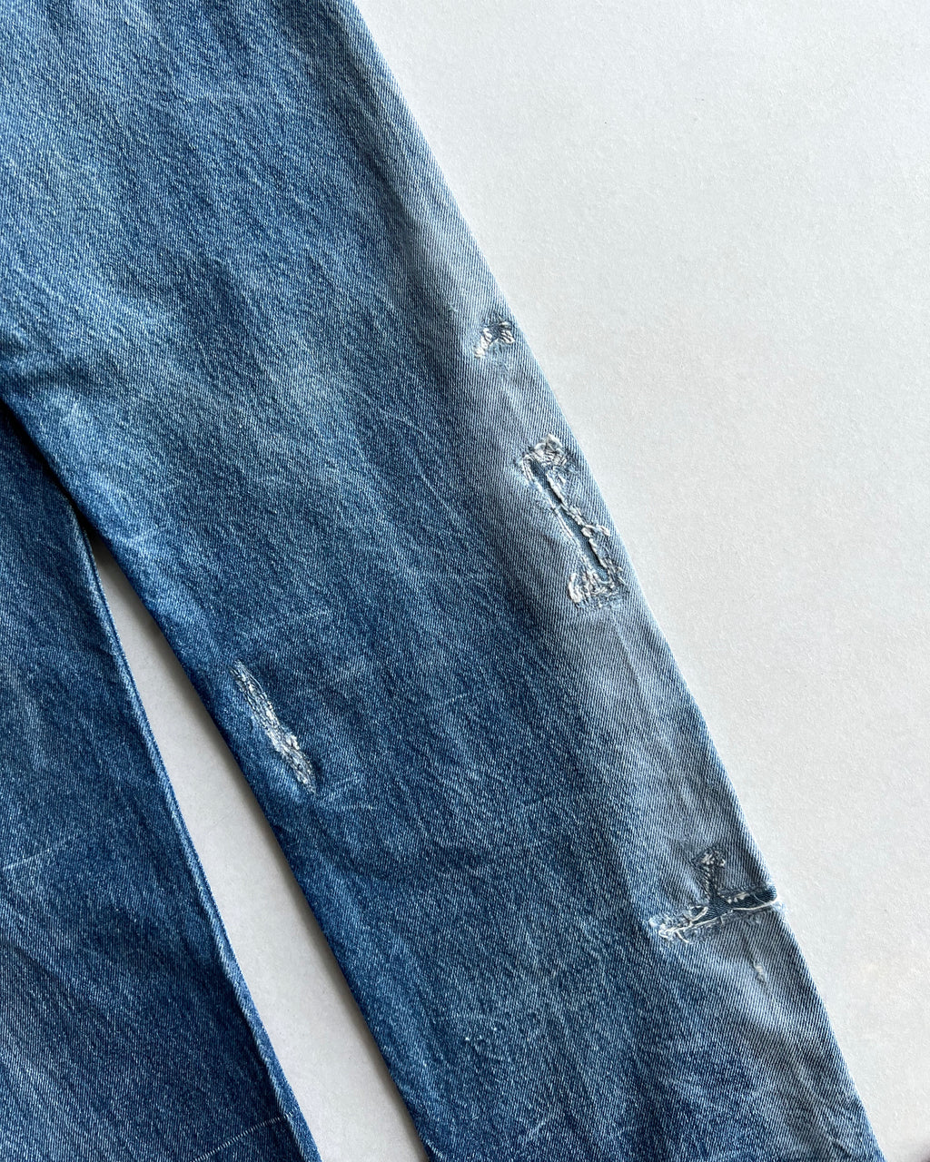 1990S FADED WASHED LEVI'S 501 REPAIRED JEANS (32X33)