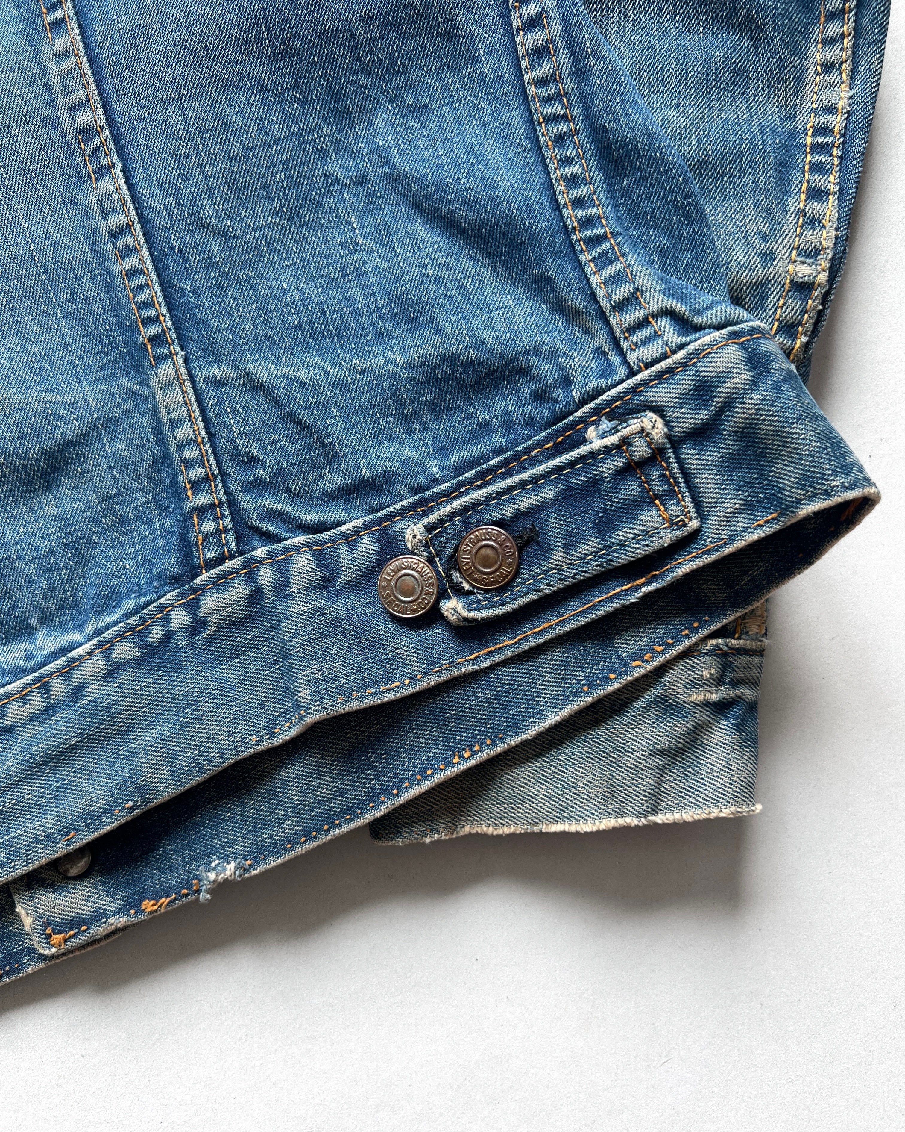 1960S SUN FADED LEVI'S BIG E TYPE III DENIM TRUCKER JACKET (L)