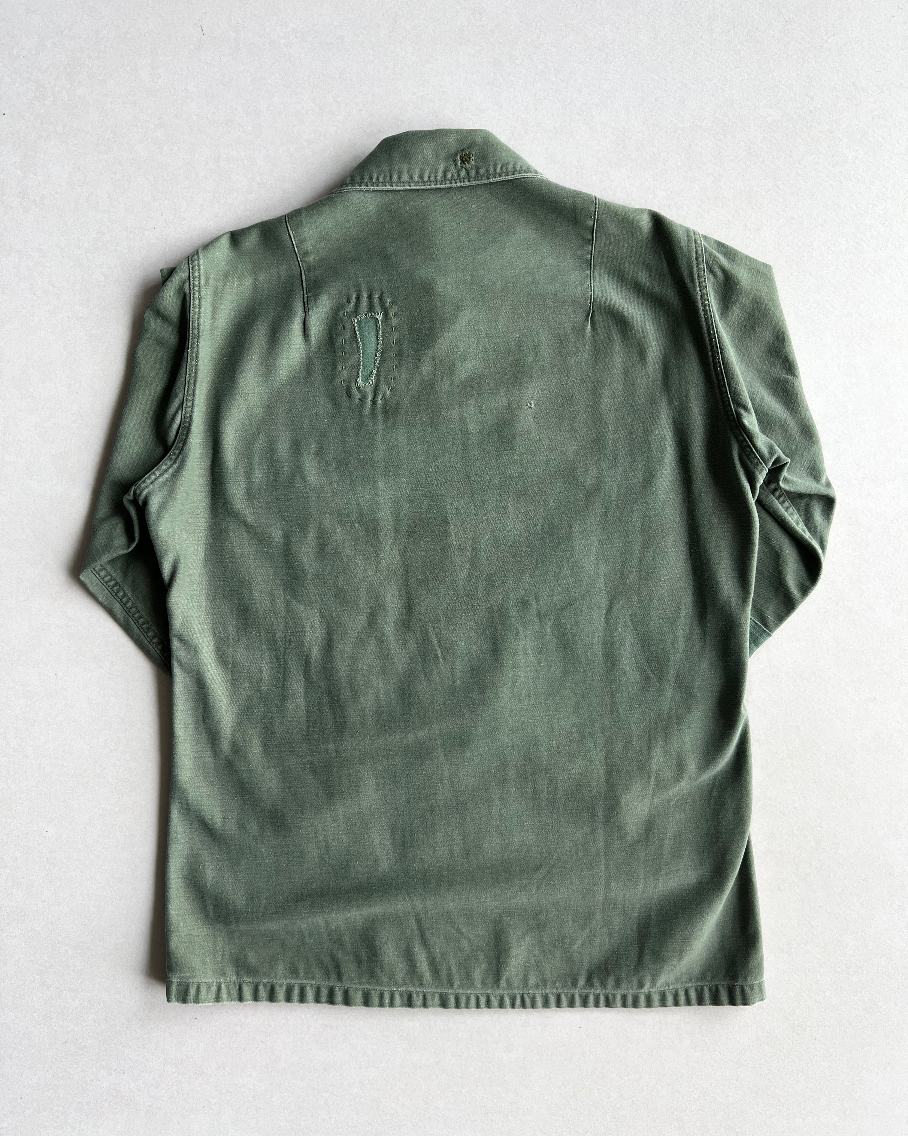 1960S US ARMY OG-107 P63 REPAIRED FATIGUE SHIRT (M)