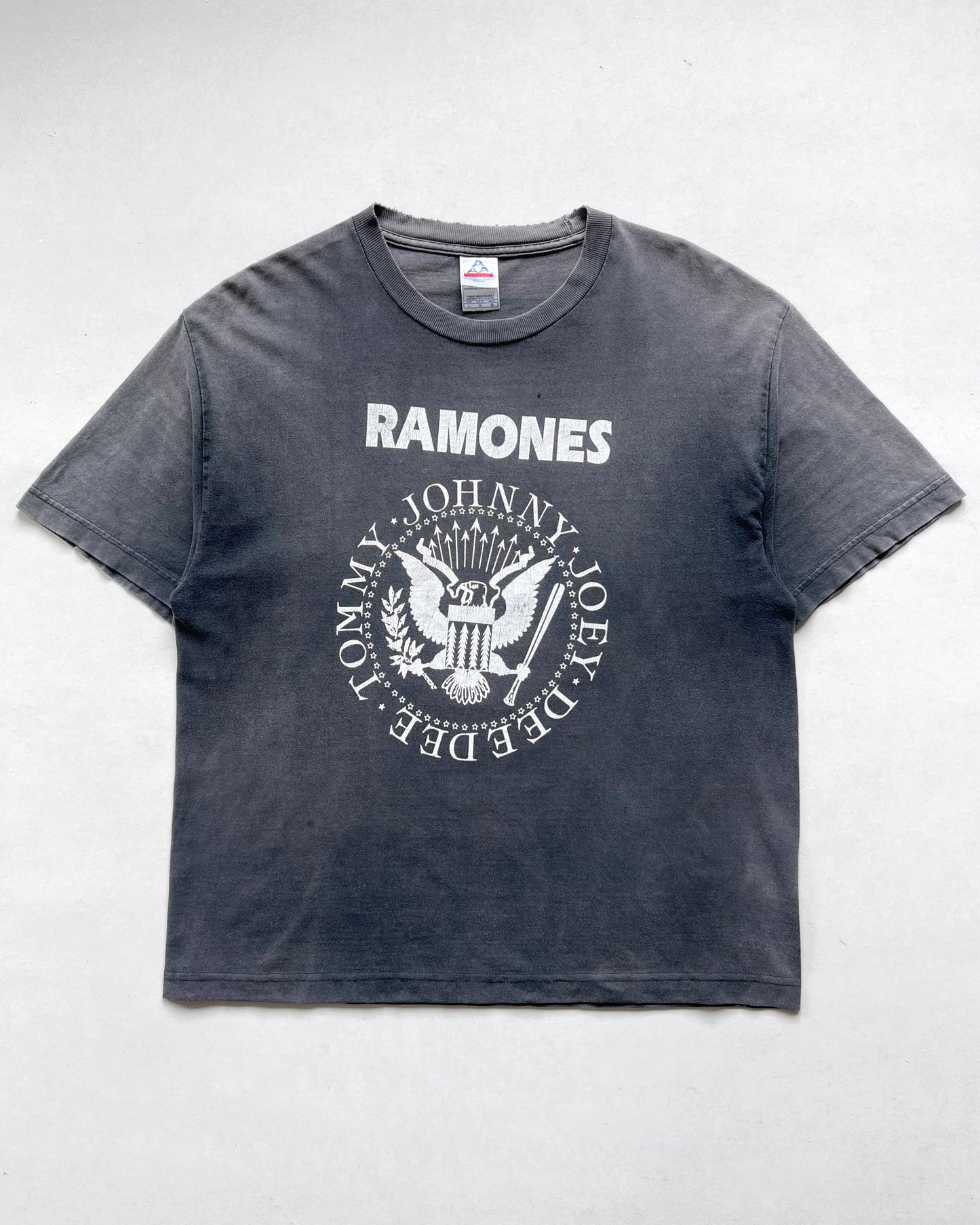 2000S SUN FADED 'RAMONES' BAND TEE (L)