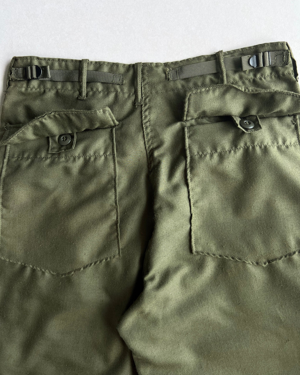 1980S OLIVE USAF MULTIPOCKETS CARGO SHORT (26-31)