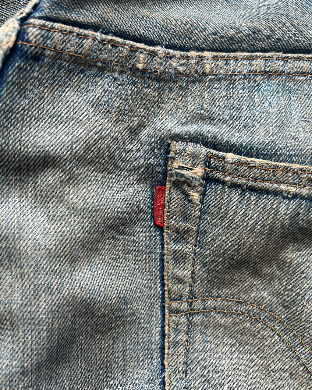 1970S FADED LEVI'S BIG E 501 REPAIRED SELVEDGE JEANS (36)