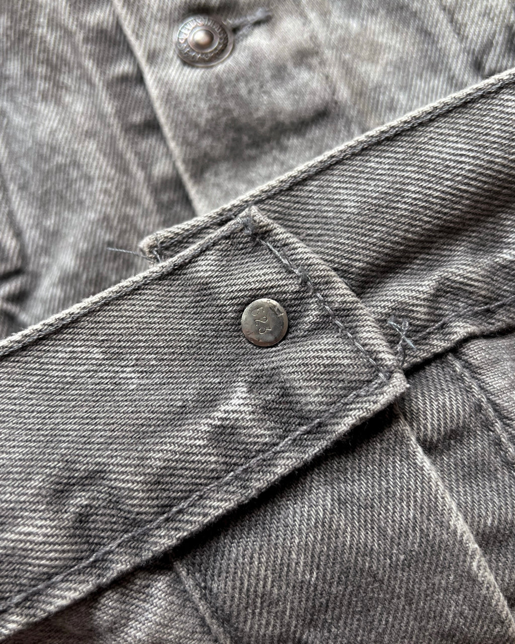 1980S GREY STONE WASHED LEVI'S TYPE III DENIM JACKET (L)
