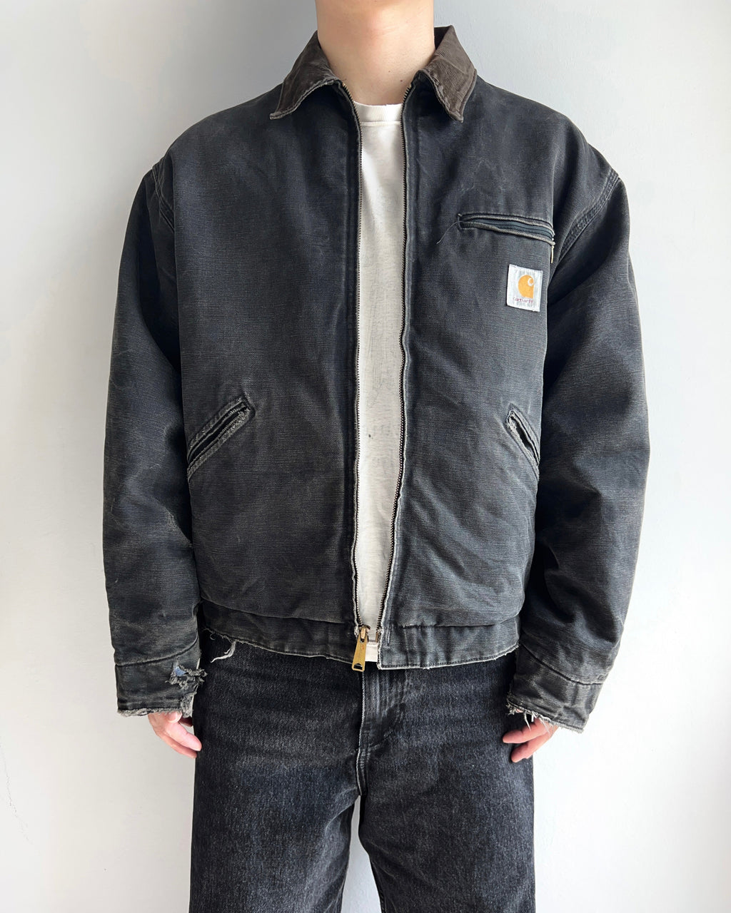 FADED BLACK CARHARTT DETROIT WORK JACKET (L/XL)