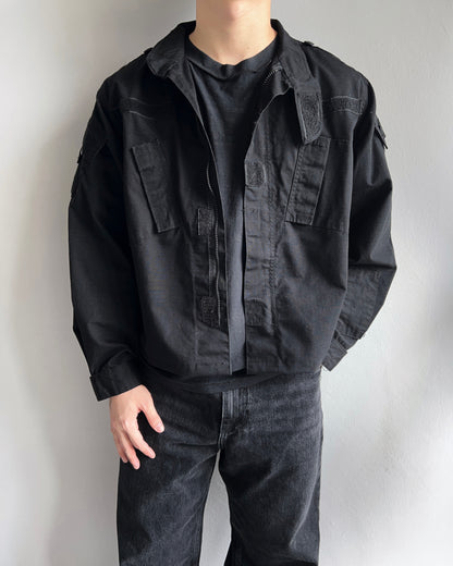 1990S BLACK US ARMY COMBAT CROPPED JACKET (L)