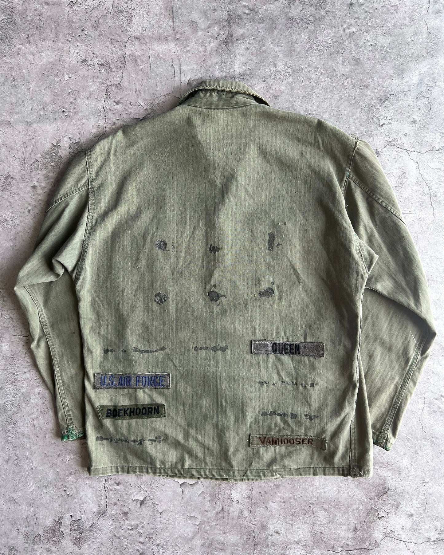 1950S FADED OG-107 PATCHED HBT ARMY SHIRT (M/L)