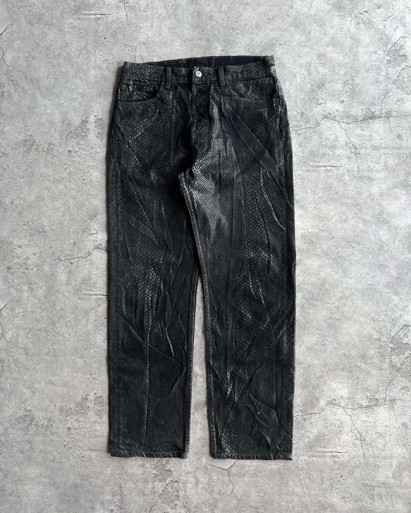 1990S BLACK WAXED SNAKE SKIN LEVI'S 501 JEANS (32X34)