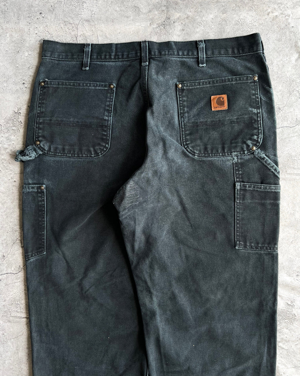 1990S FADED BLACK CARHARTT REPAIRED DOUBLE KNEE PANTS (36X30)