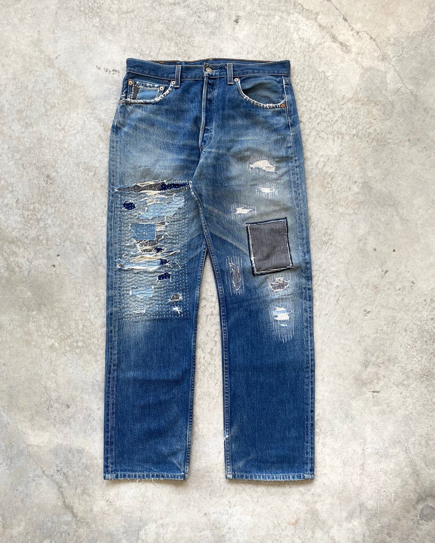 1990S SASHIKO PATCHED LEVI'S 501 JEANS (33X32)