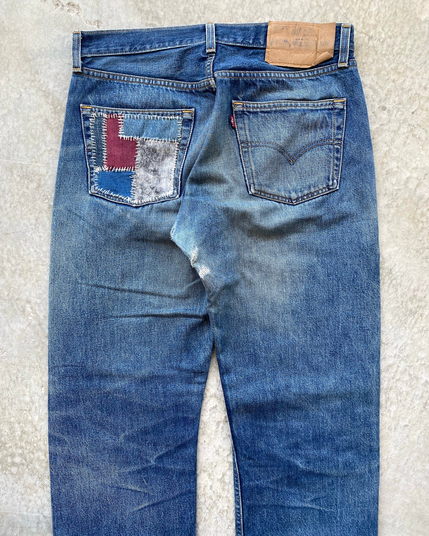 1990S SASHIKO PATCHED LEVI'S 501 JEANS (33X32)