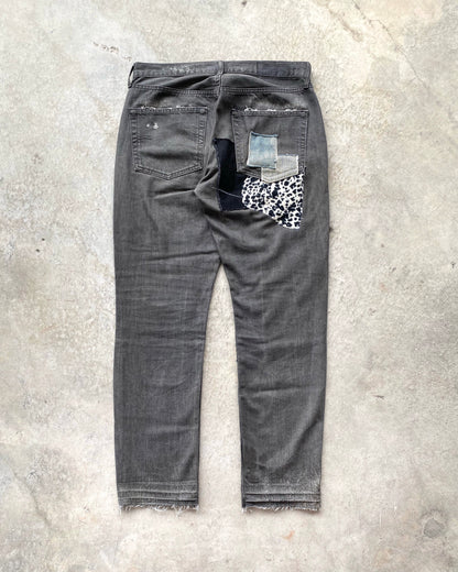 1990S FADED GREY LEVI'S 501 PATCHED JEANS (31X33)