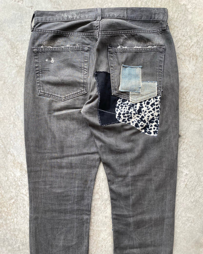 1990S FADED GREY LEVI'S 501 PATCHED JEANS (31X33)